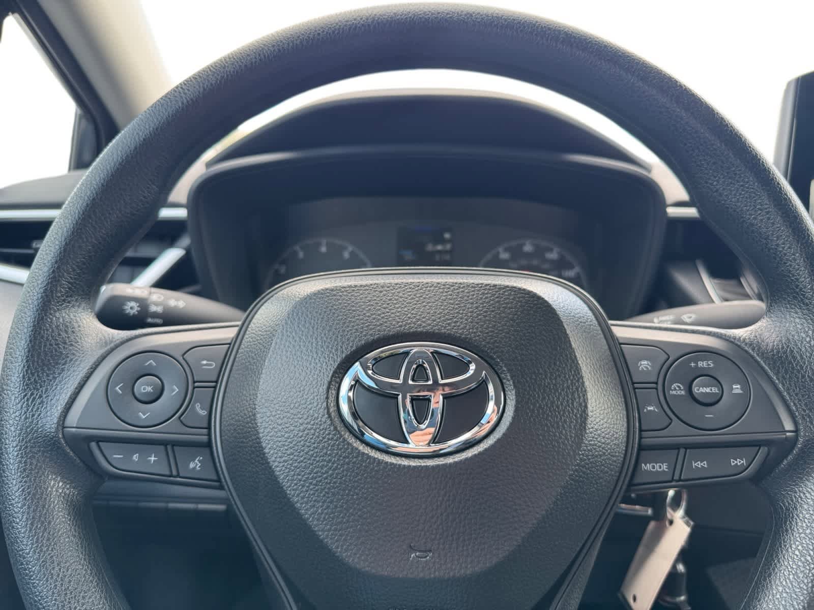 Used 2025 Toyota Corolla LE FWD image 15