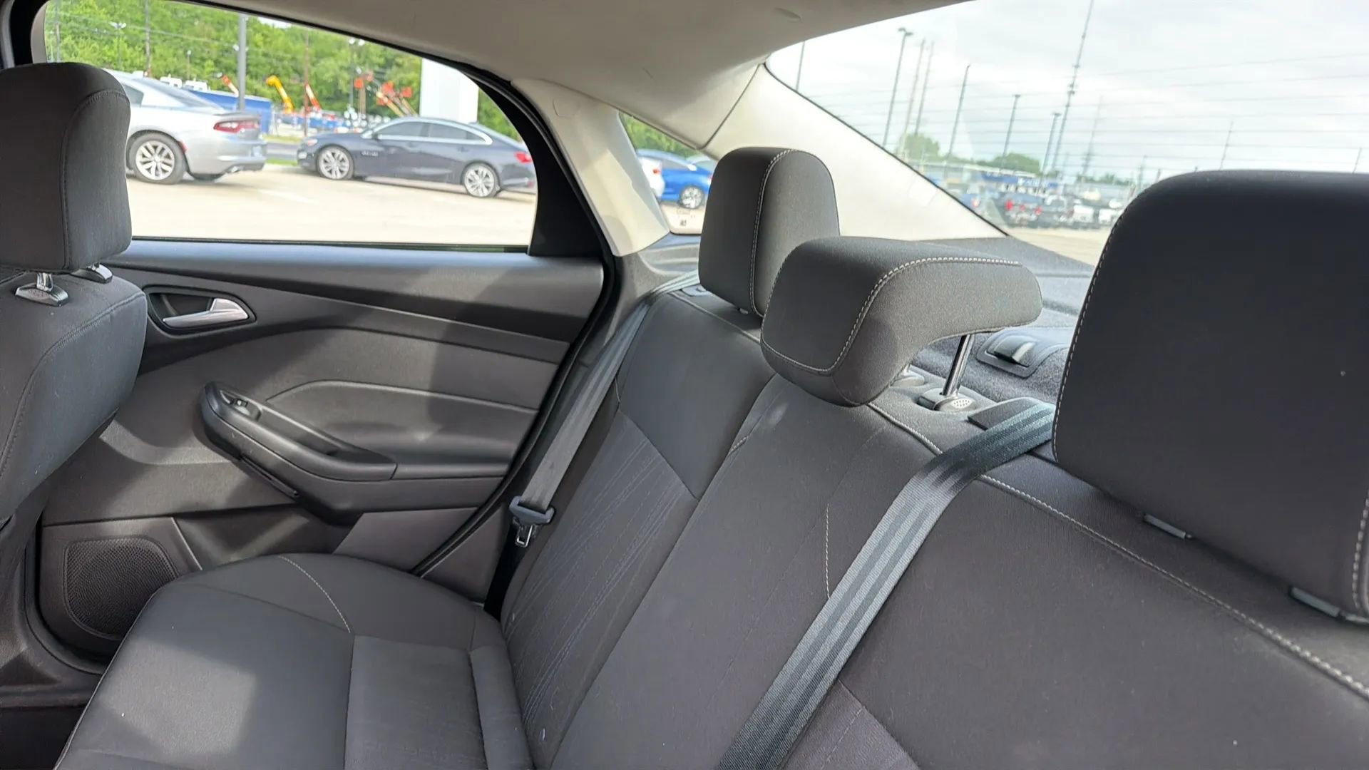 Used 2015 Ford Focus SE FWD image 36