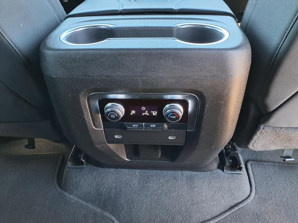 Used 2024 GMC Yukon XL SLE image 18