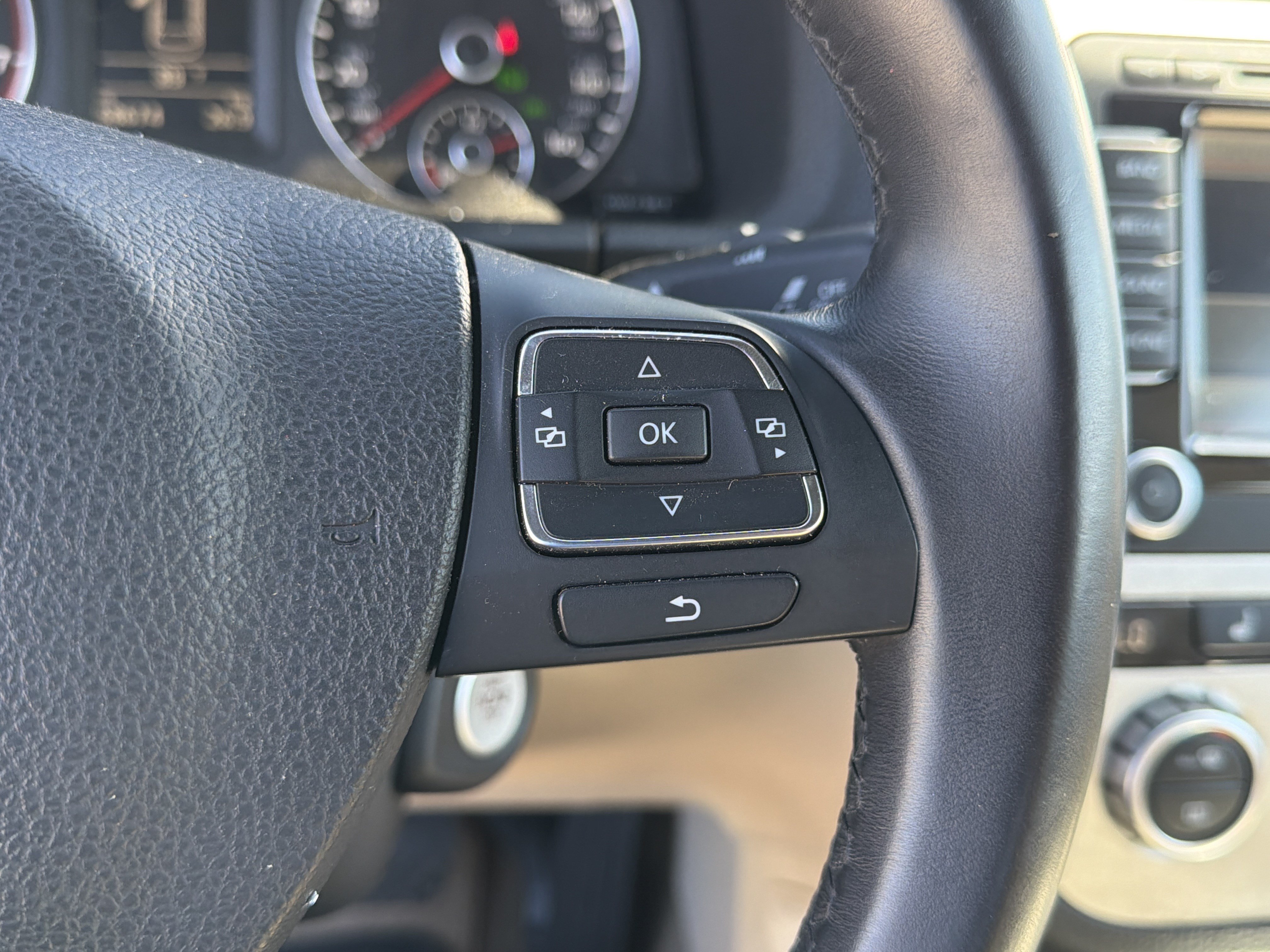 Used 2013 Volkswagen Eos Lux FWD image 14