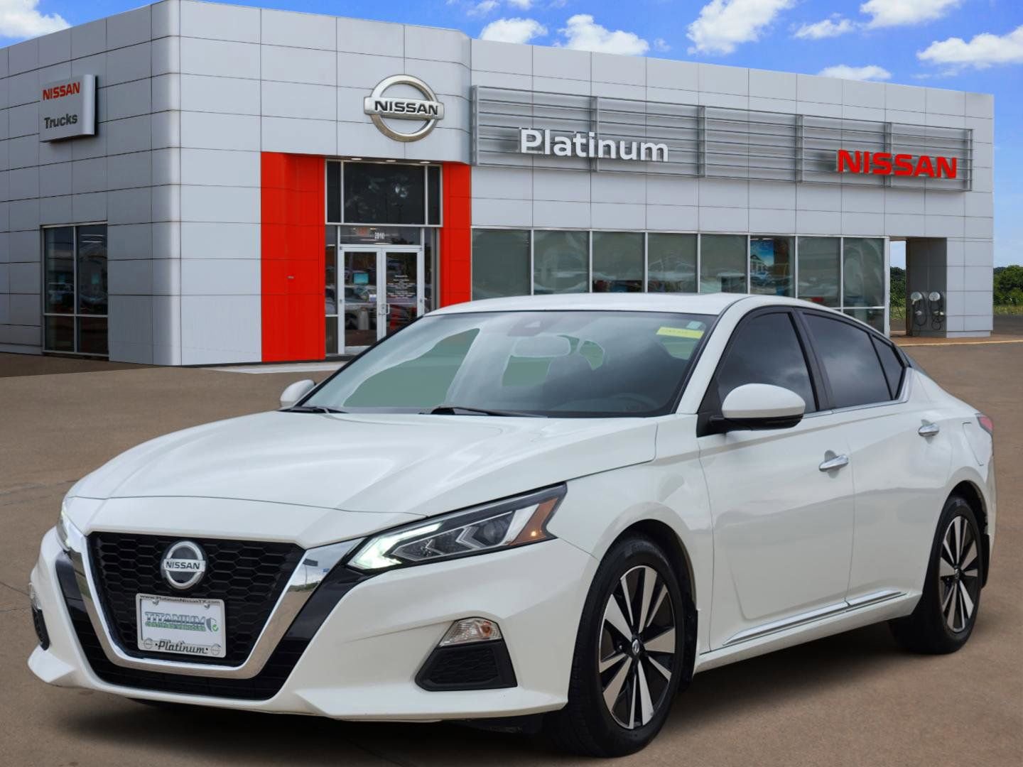 Used 2022 Nissan Altima 2.5 SV w/ SV Premium Package image 2