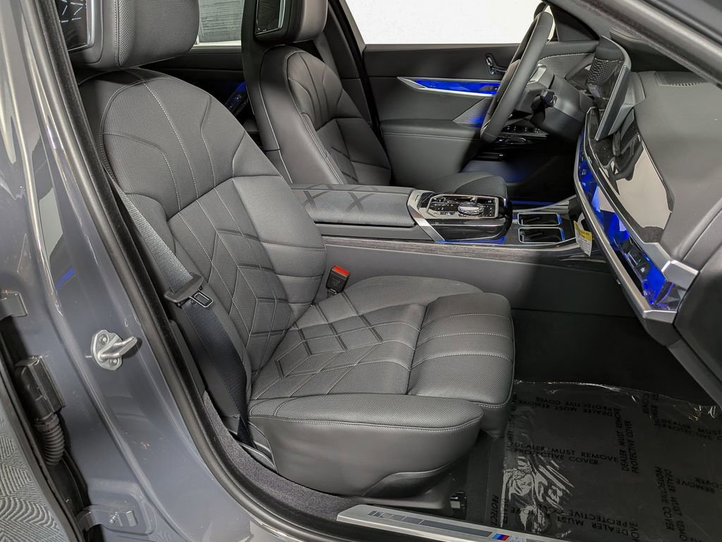 Used 2026 BMW i7 eDrive50 w/ Executive Package RWD image 40