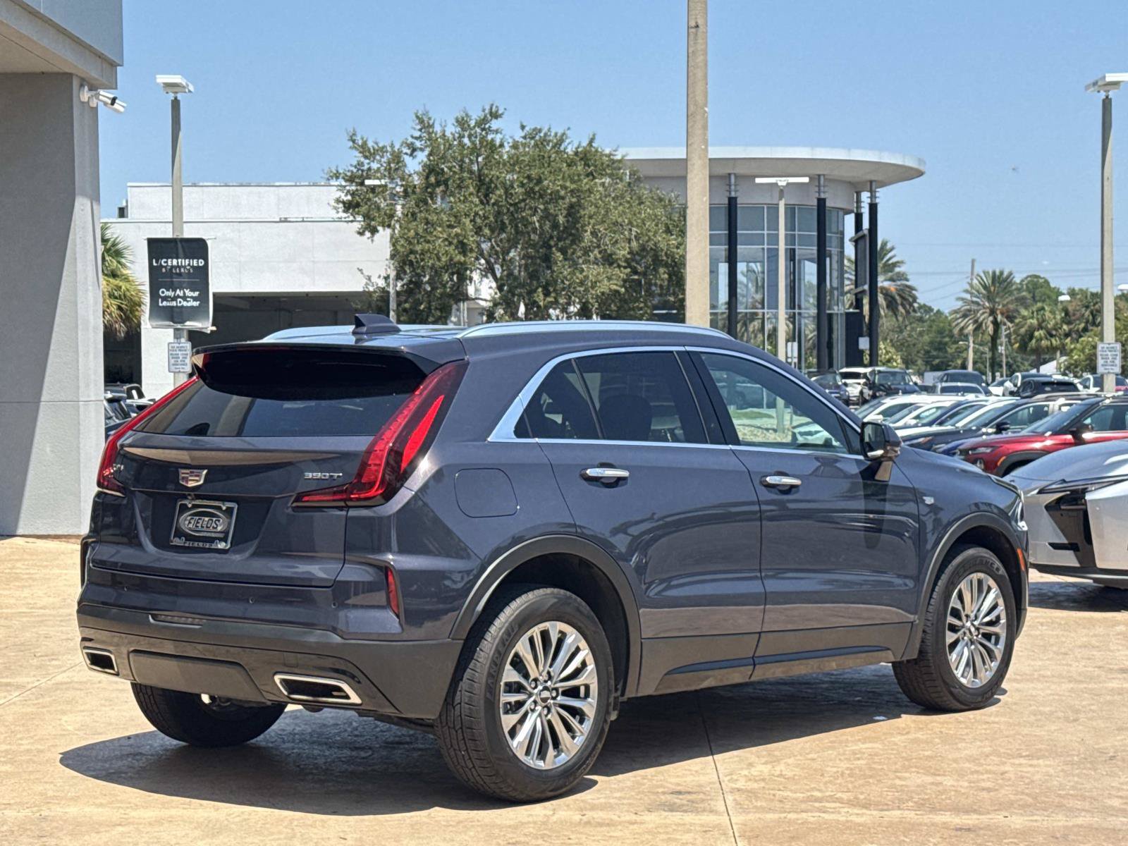 Used 2025 Cadillac XT4 Premium Luxury FWD image 3