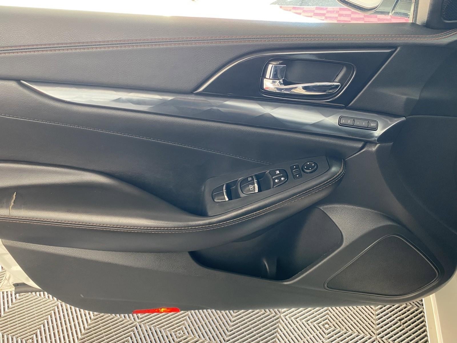 Used 2019 Nissan Maxima SR w/ Premium Package FWD image 18