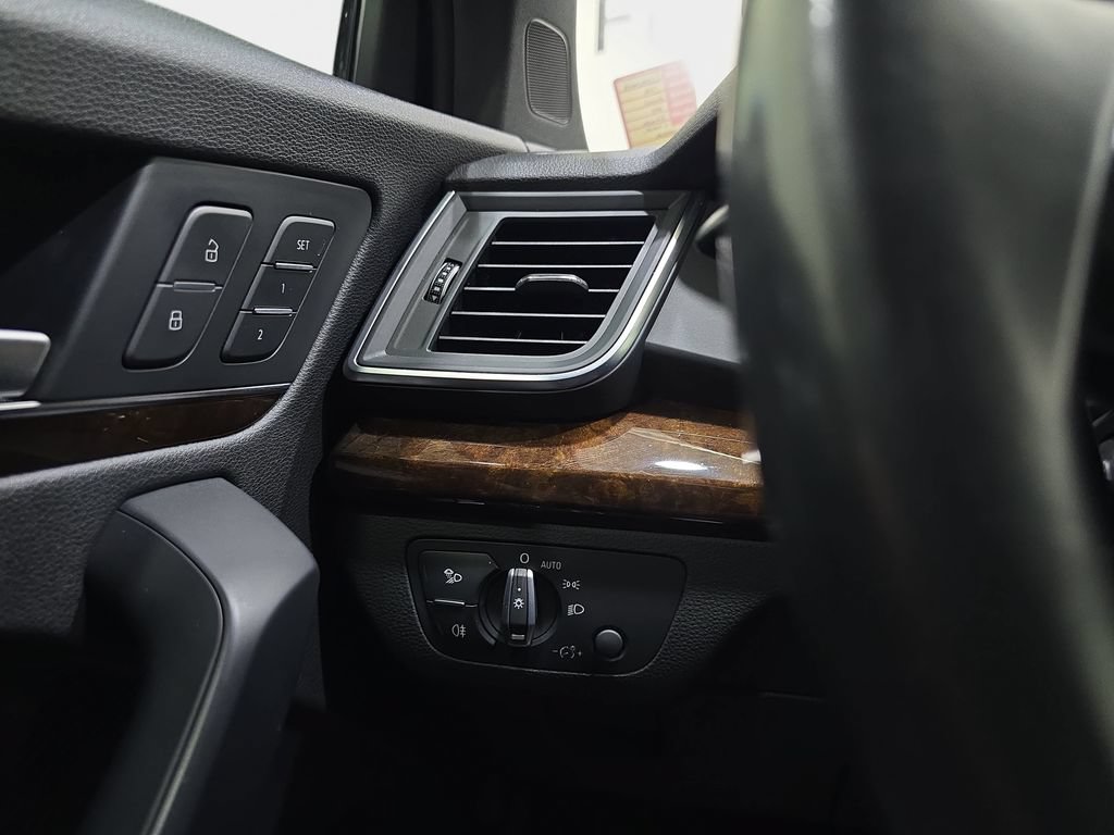 Used 2019 Audi Q5 Premium Plus w/ Premium Plus Package AWD/4WD image 29