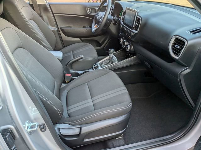 Used 2025 Hyundai Venue SEL image 34