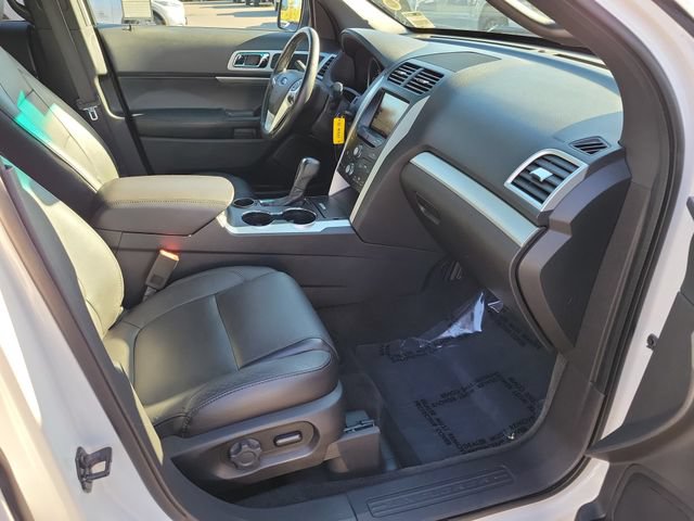 Used 2015 Ford Explorer XLT w/ Equipment Group 202A FWD image 16