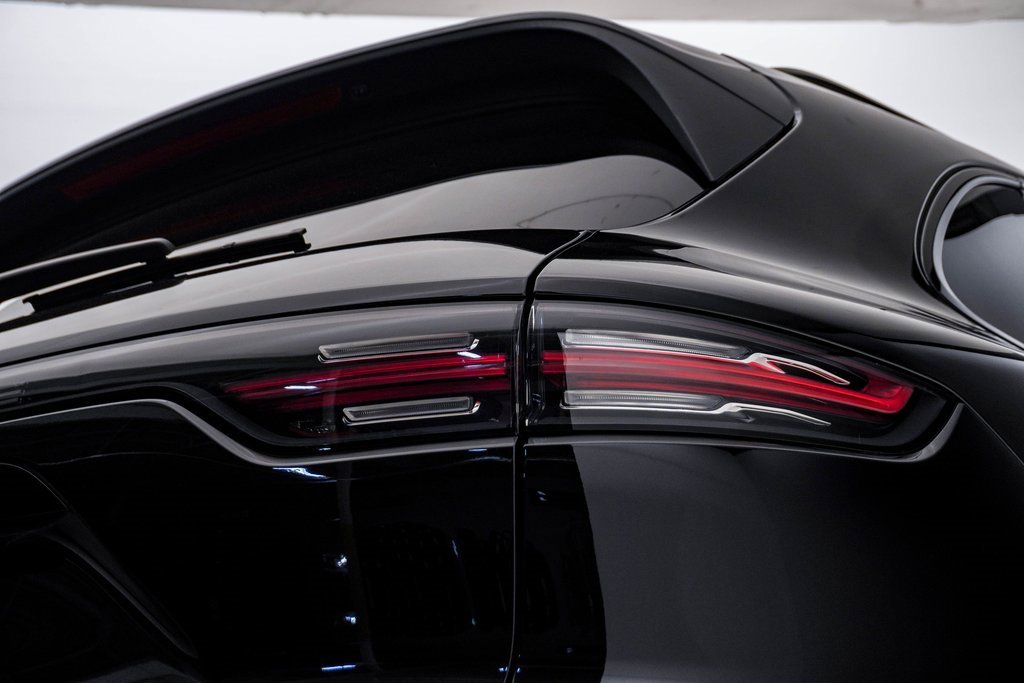 Certified 2023 Porsche Cayenne Platinum Edition image 13