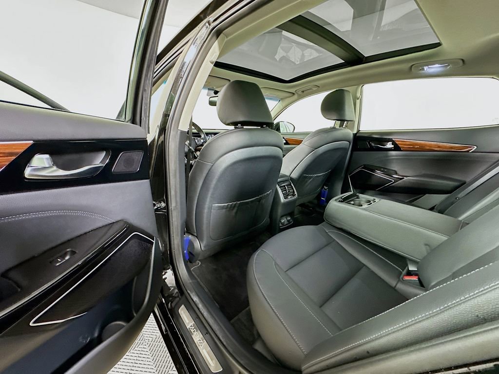 Used 2018 Kia Cadenza Technology FWD image 17
