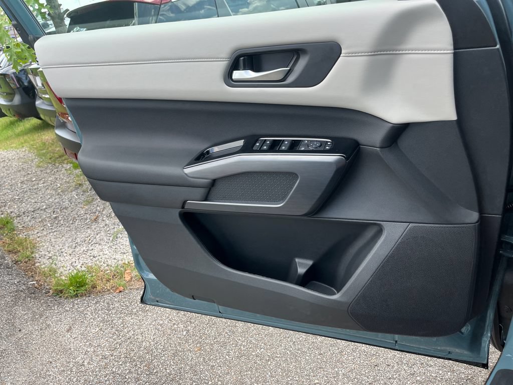 New 2026 Nissan Pathfinder SL FWD image 11