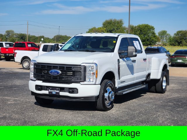Used 2023 Ford F350 4x4 Crew Cab DRW Super Duty image 3