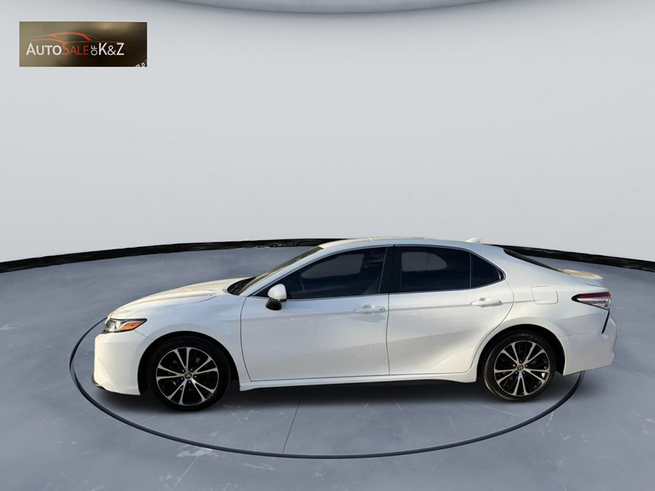 Used 2020 Toyota Camry SE FWD image 2
