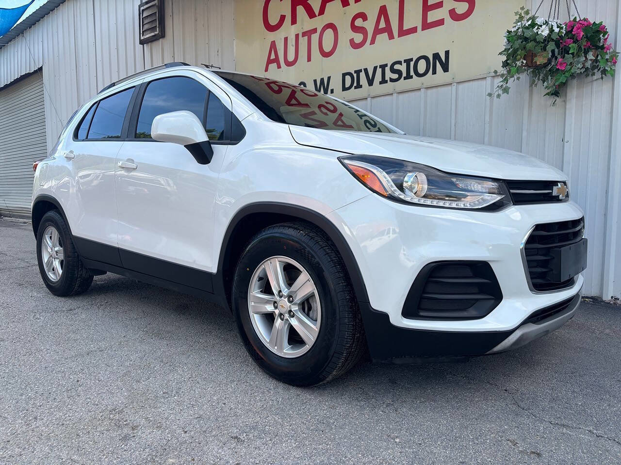 Used 2021 Chevrolet Trax LT FWD image 1