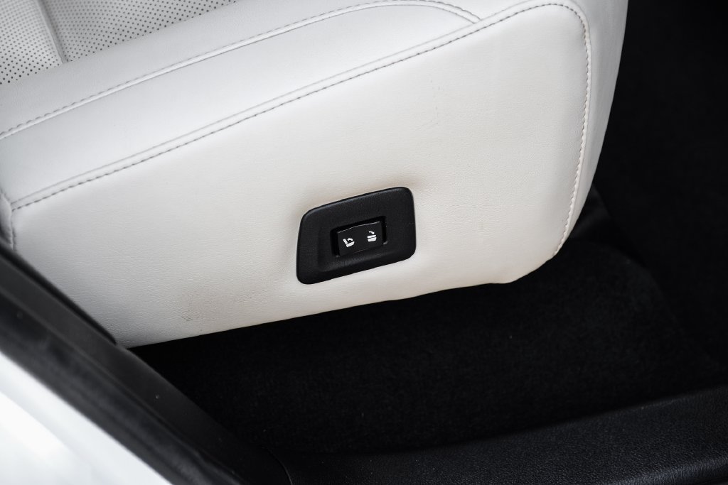 Used 2021 Lexus RX 450h AWD w/ Luxury Package image 40