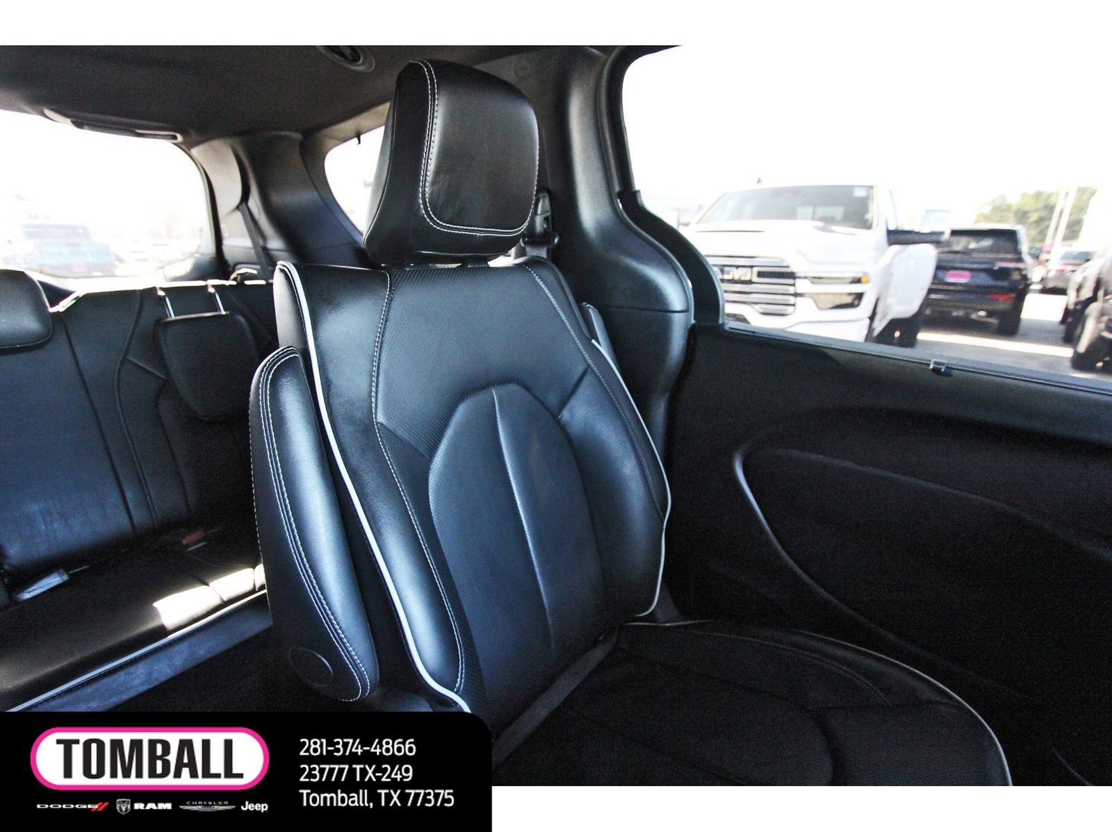Used 2024 Chrysler Pacifica Premium image 12