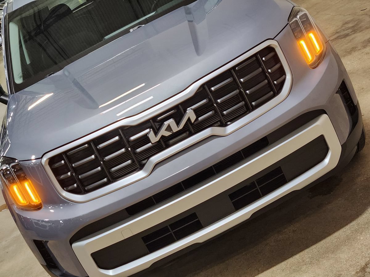 Used 2025 Kia Telluride S FWD image 19