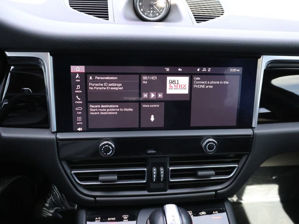 Certified 2023 Porsche Macan image 23