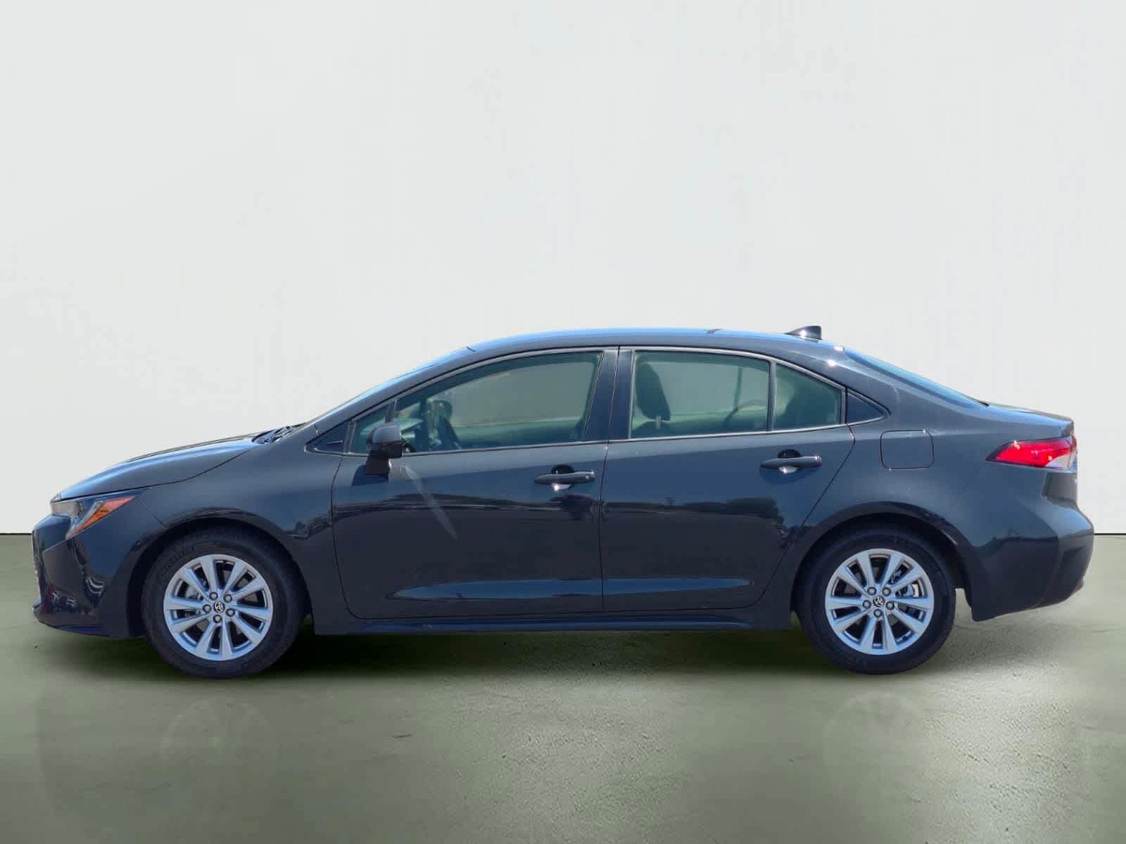 Used 2024 Toyota Corolla LE w/ LE Convenience Package FWD image 3