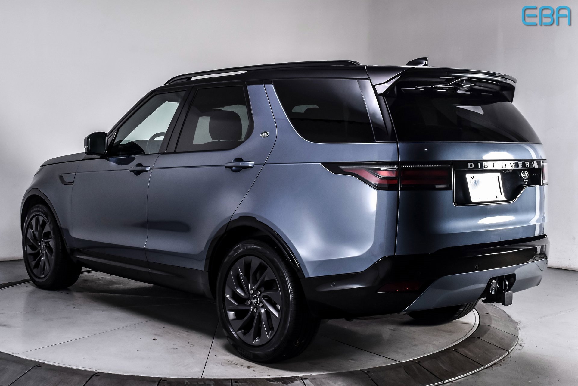 Used 2023 Land Rover Discovery S R-Dynamic image 4