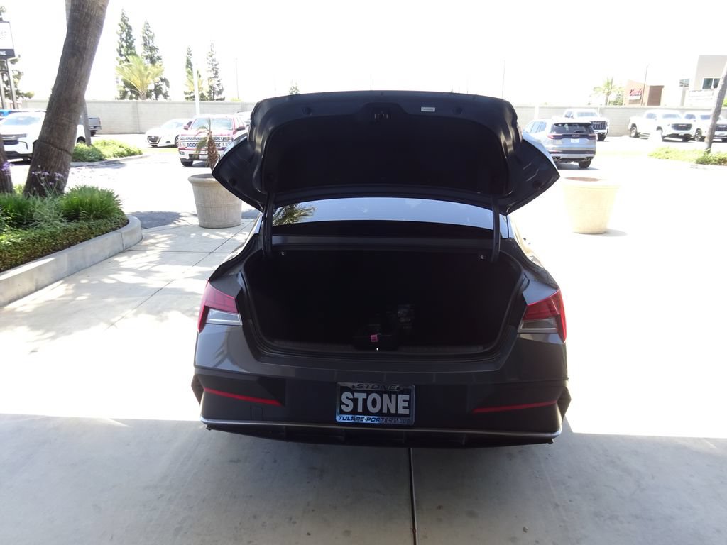 Used 2025 Hyundai Elantra Hybrid FWD image 30