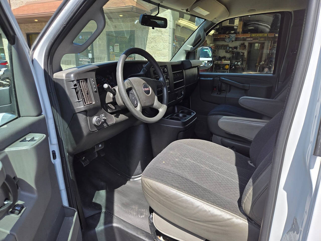 Used 2019 GMC Savana 2500 w/ Driver Convenience Package RWD image 9