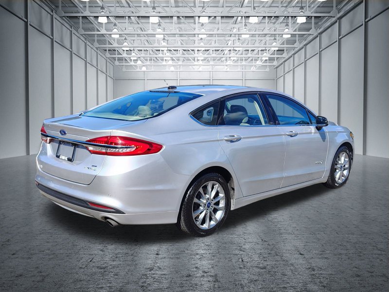 Used 2017 Ford Fusion SE FWD image 7