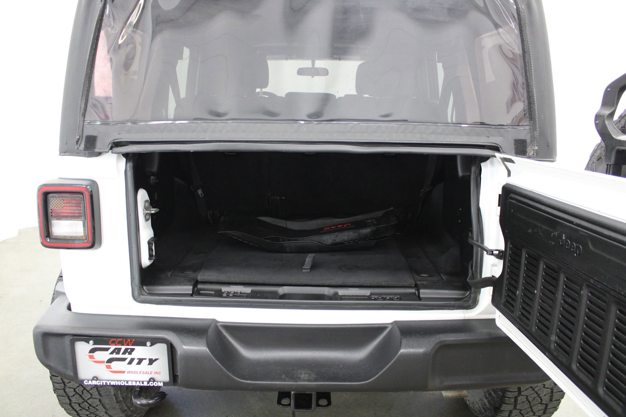 Used 2018 Jeep Wrangler Unlimited Sport image 18