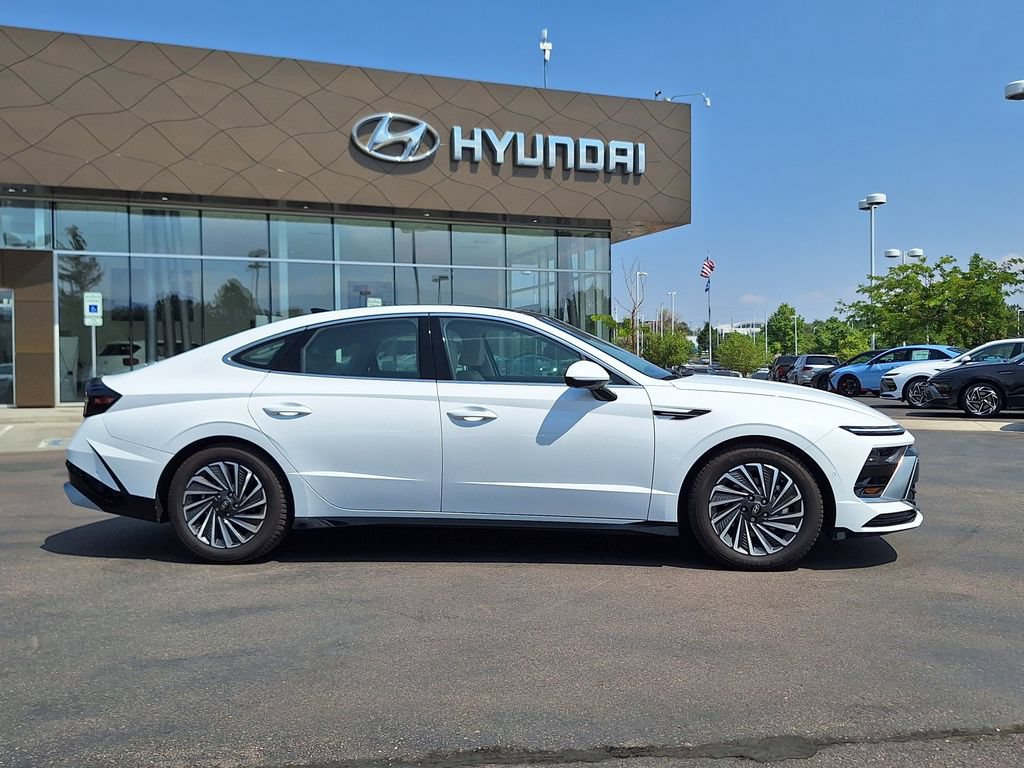 Certified 2025 Hyundai Sonata Limited FWD image 2