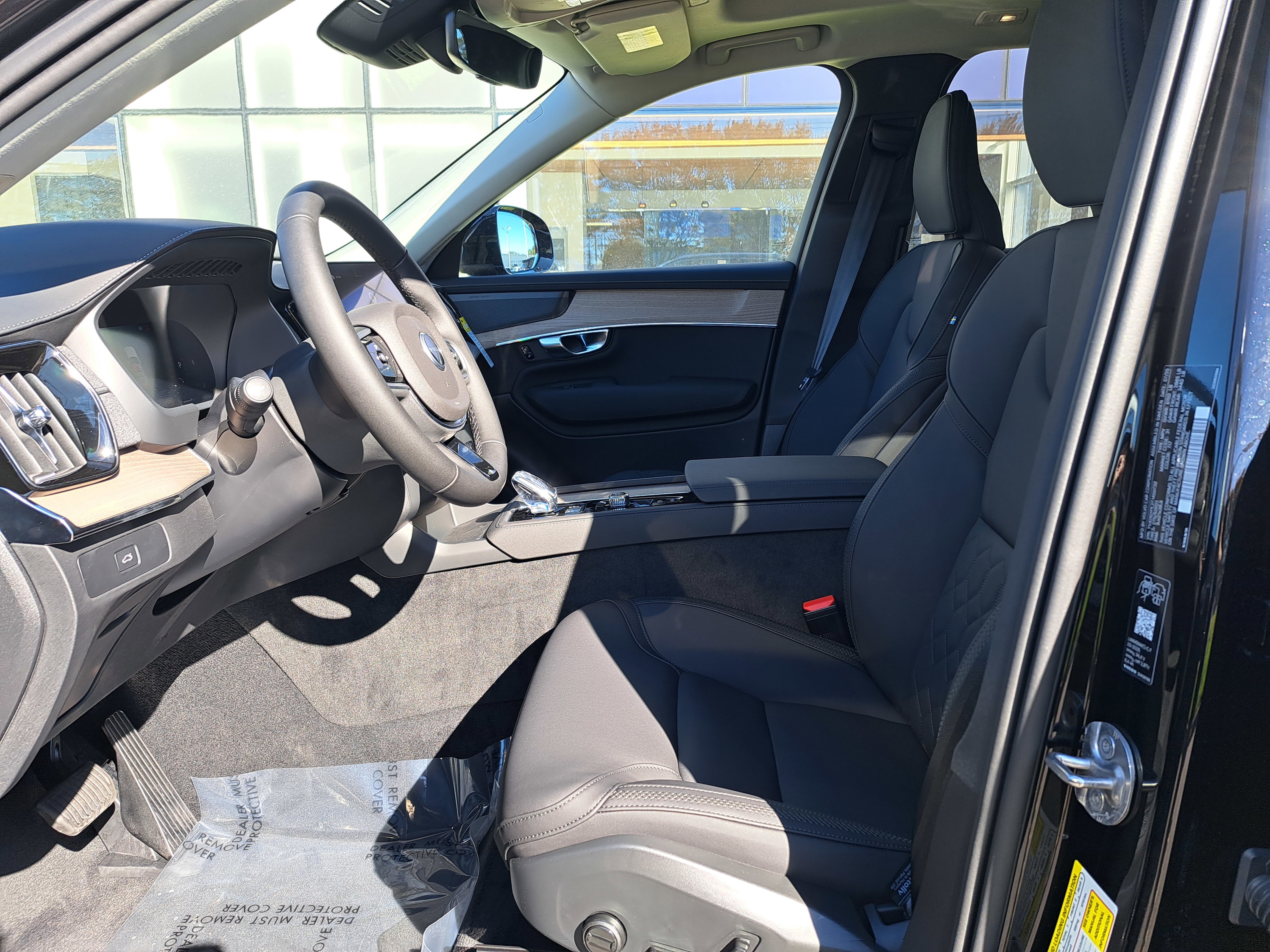 New 2026 Volvo XC90 B6 Plus w/ Protection Package Premier AWD/4WD image 6