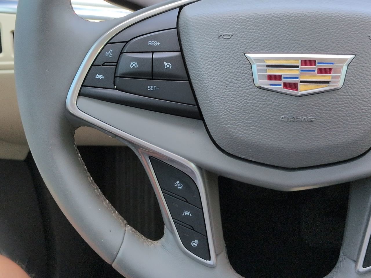 Used 2017 Cadillac XT5 Premium Luxury FWD image 27