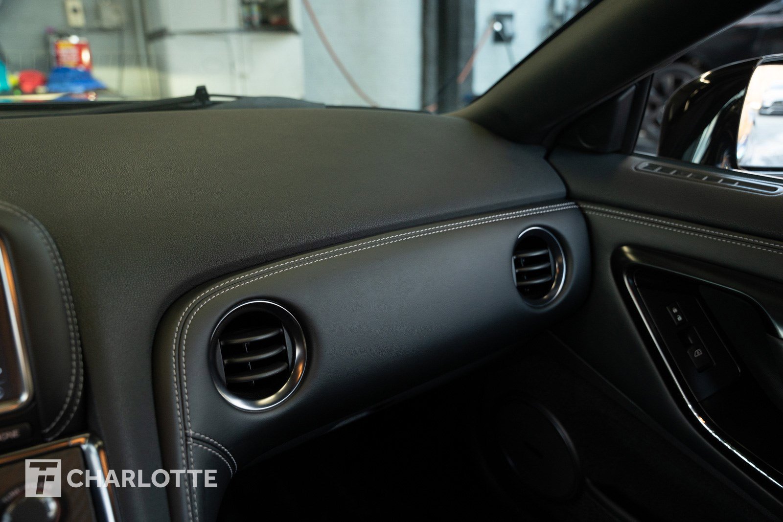 Used 2015 Nissan GT-R Premium image 24