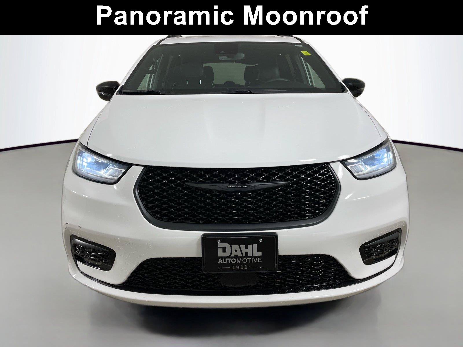 Used 2025 Chrysler Pacifica Limited FWD image 3