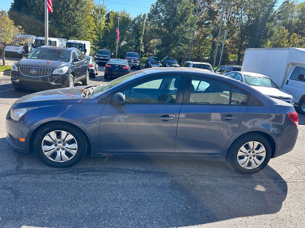 Used 2013 Chevrolet Cruze LS FWD image 4