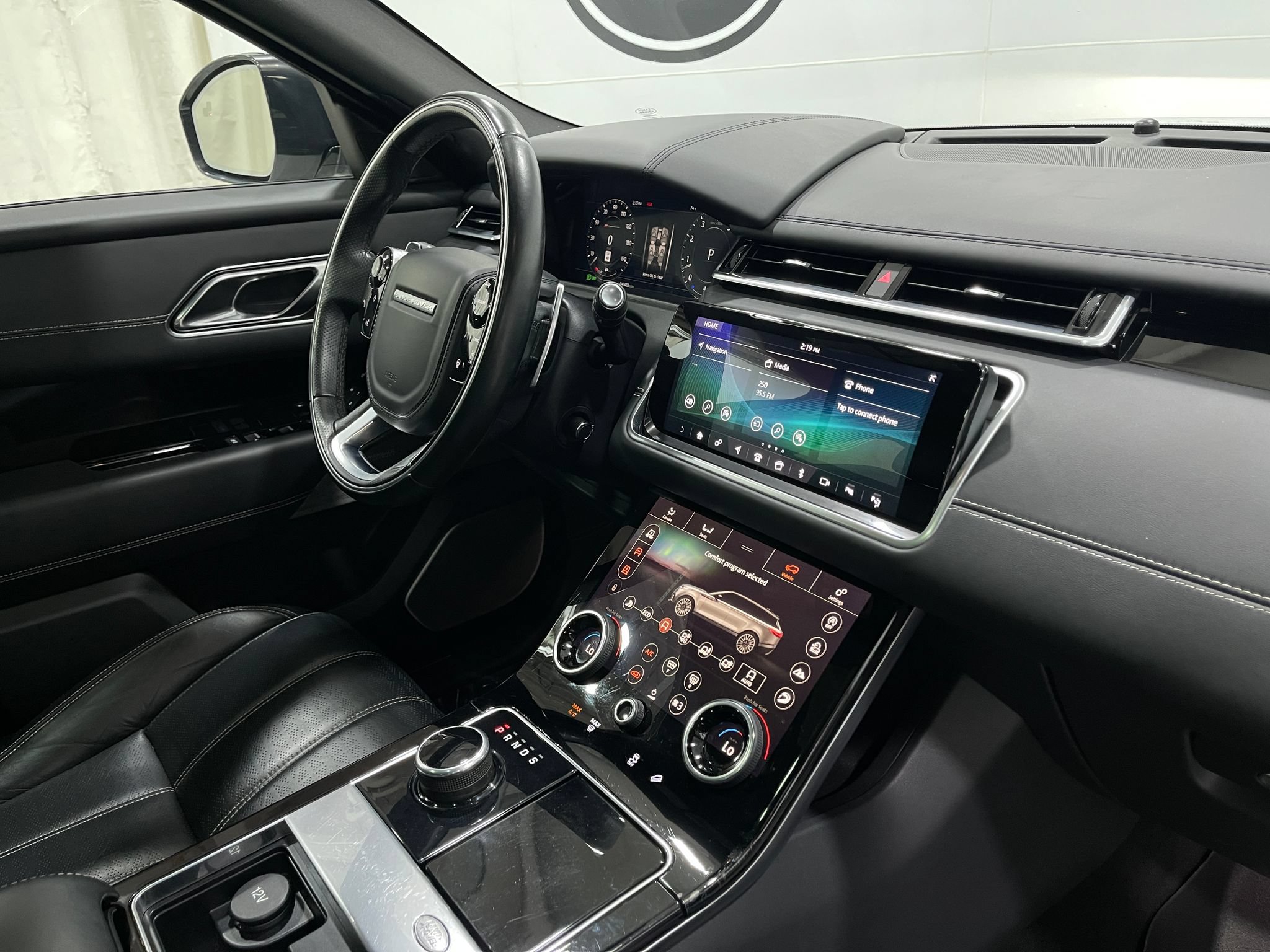 Used 2018 Land Rover Range Rover Velar R-Dynamic HSE AWD/4WD image 19