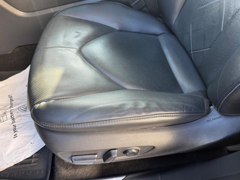 Used 2023 Toyota Highlander Platinum image 19