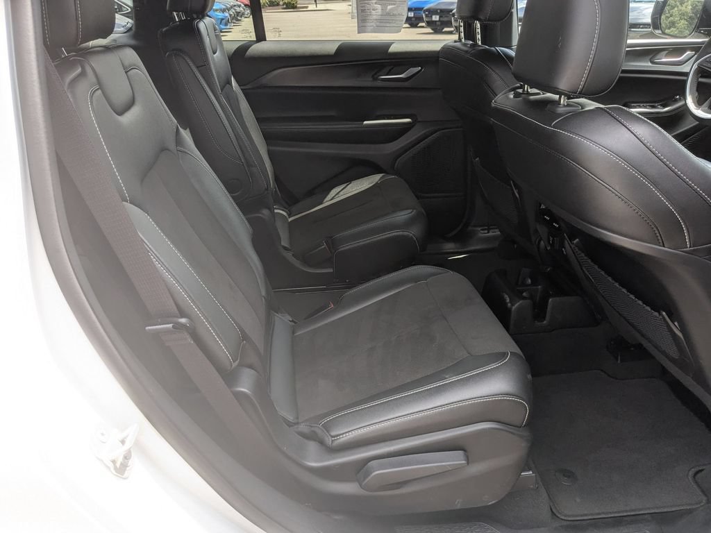 Certified 2023 Jeep Grand Cherokee L Laredo AWD/4WD image 30