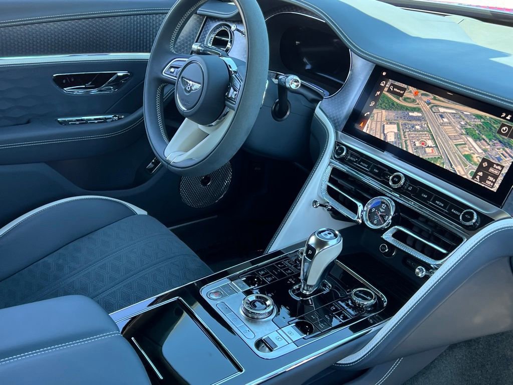 Used 2025 Bentley Flying Spur Plug-In Hybrid image 2