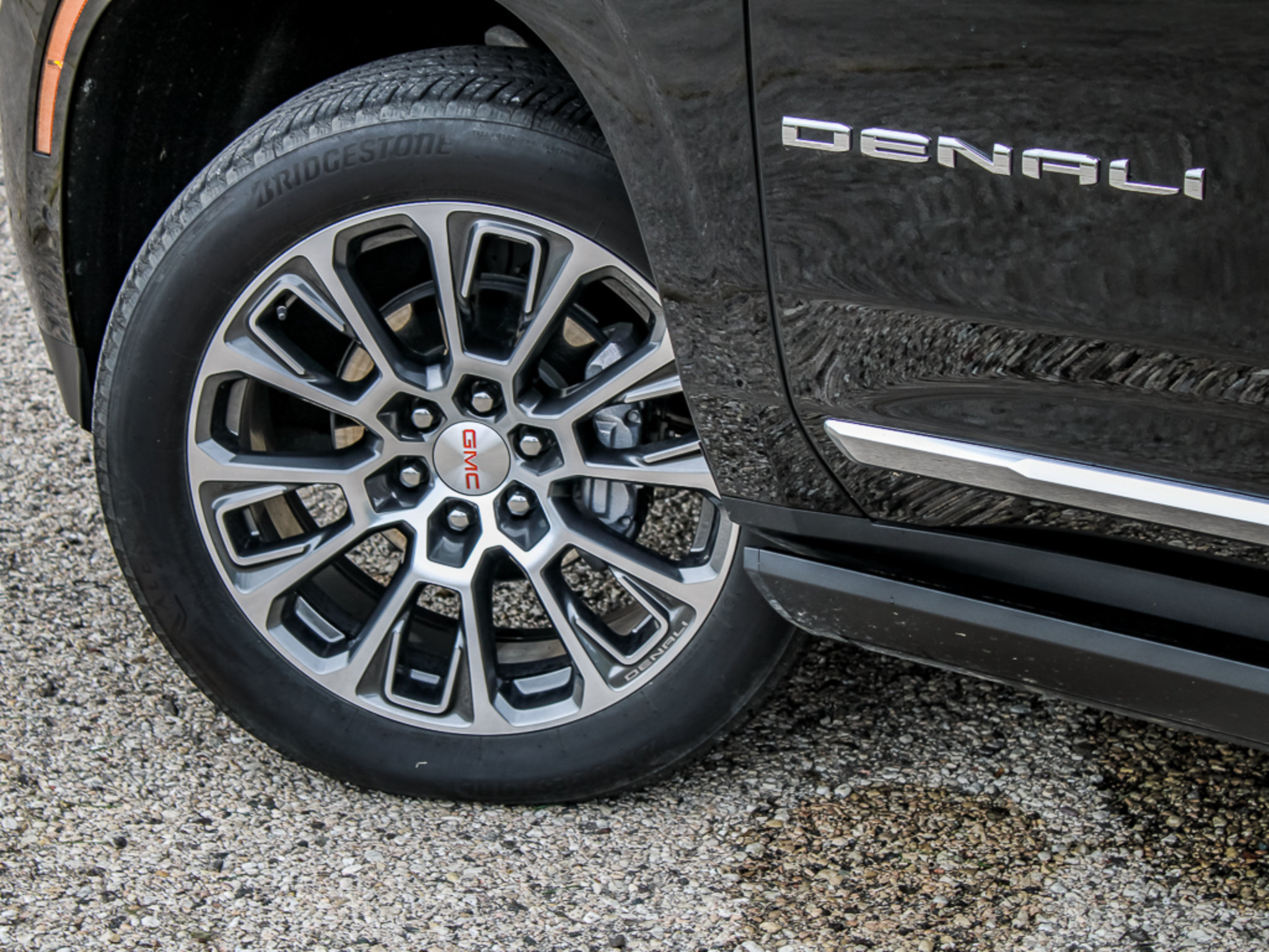 Used 2026 GMC Yukon Denali w/ Sun & Power Step Package AWD/4WD image 13