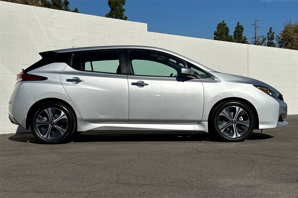 Used 2020 Nissan Leaf SV w/ SV Technology Package image 6
