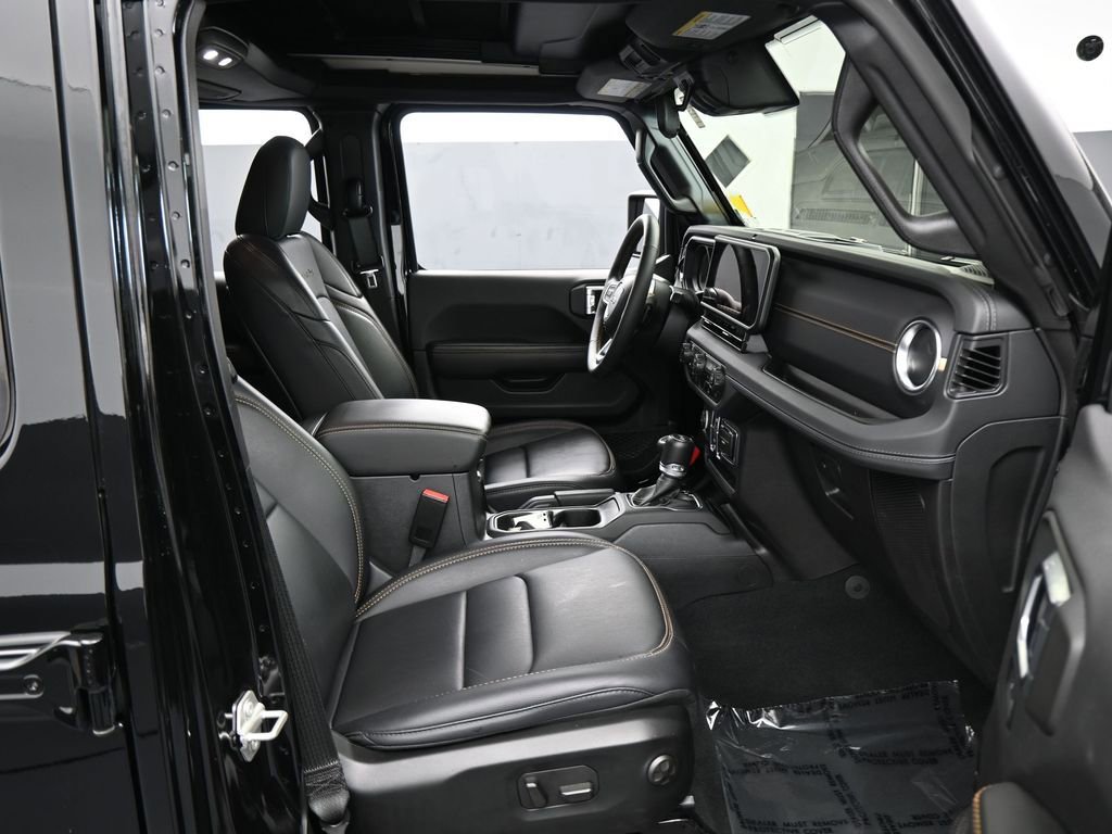 Used 2024 Jeep Wrangler Sahara image 36