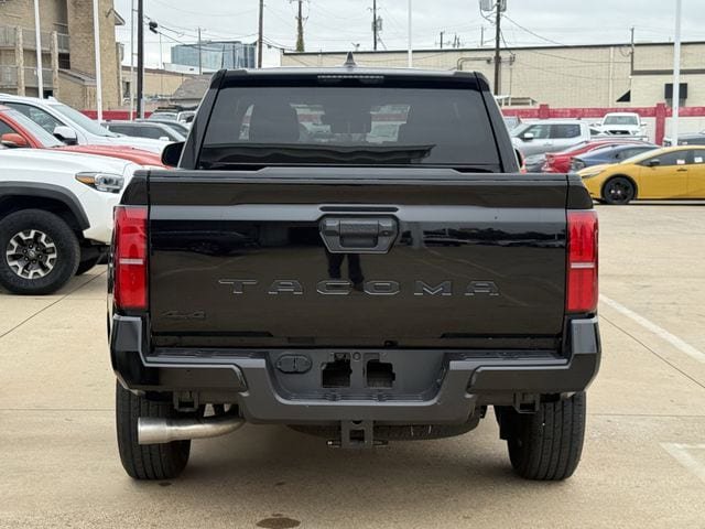 Used 2025 Toyota Tacoma SR5 AWD/4WD image 5