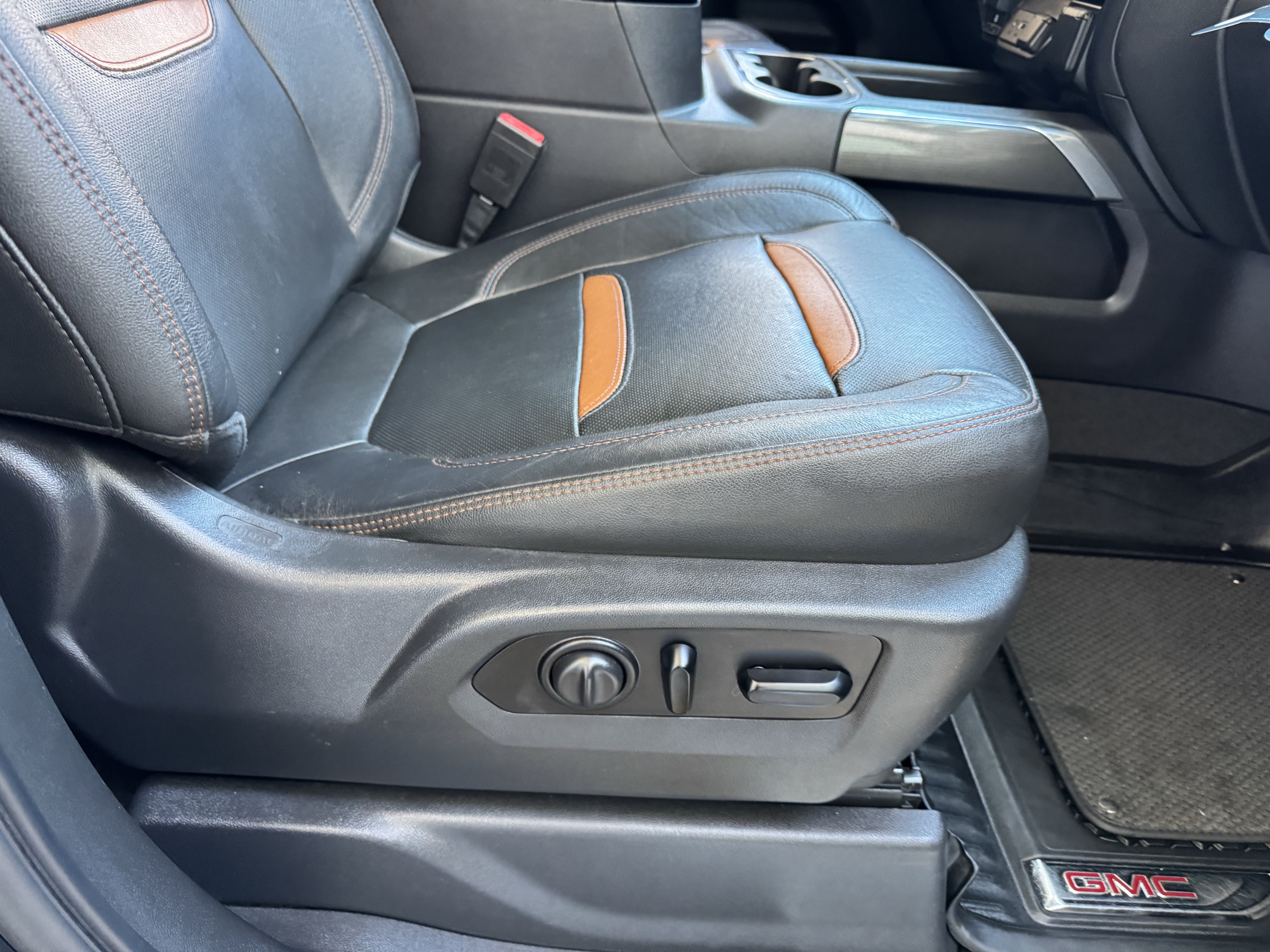 Used 2021 GMC Sierra 1500 AT4 w/ AT4 Value Package AWD/4WD image 23