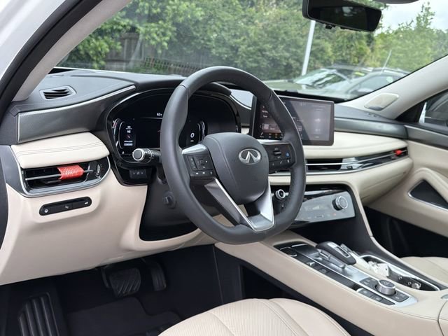 Used 2025 INFINITI QX60 Luxe w/ Vision Package FWD image 6