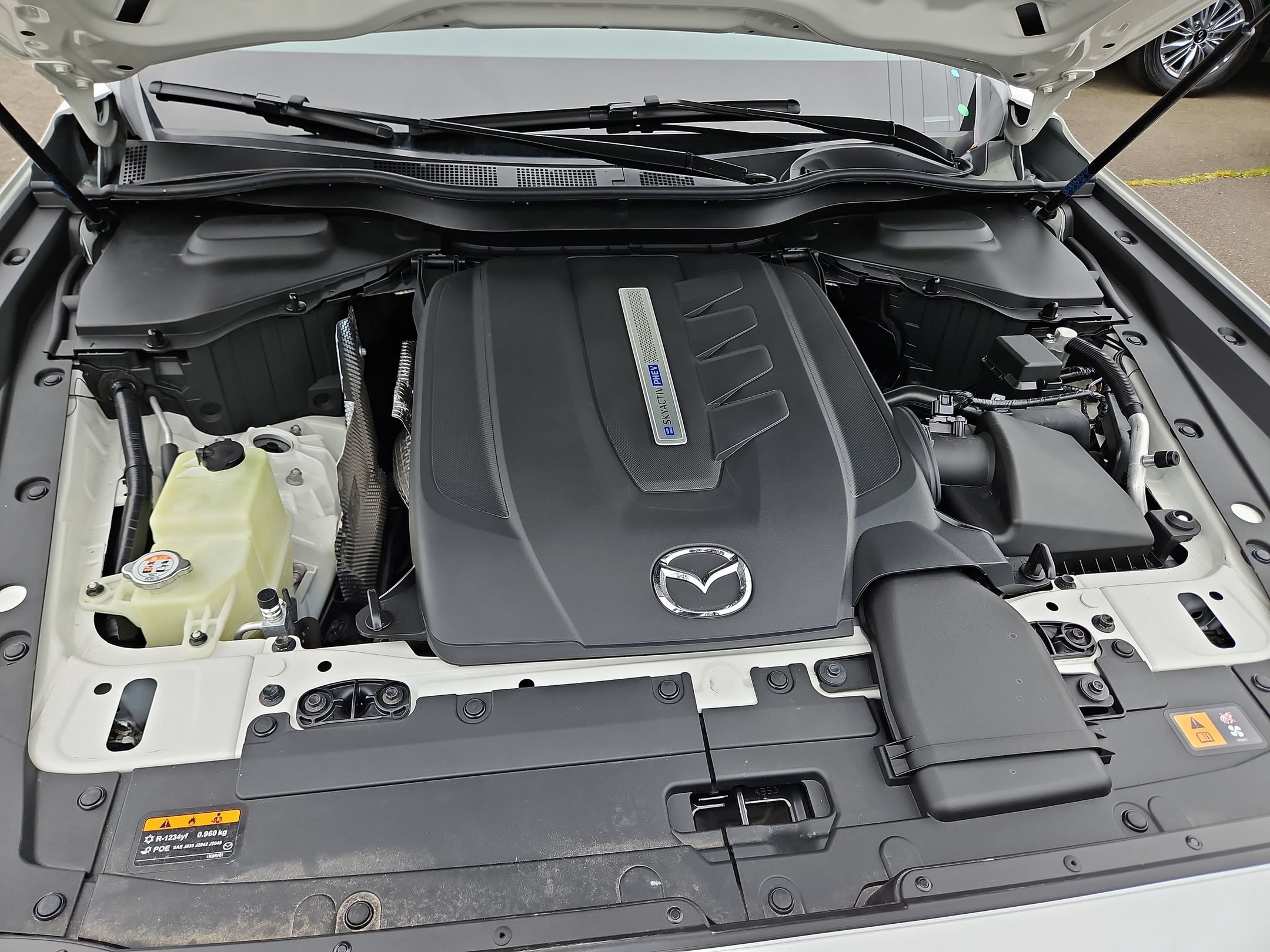 Used 2024 MAZDA CX-90 Plug-In Hybrid w/ Preferred AWD/4WD image 31