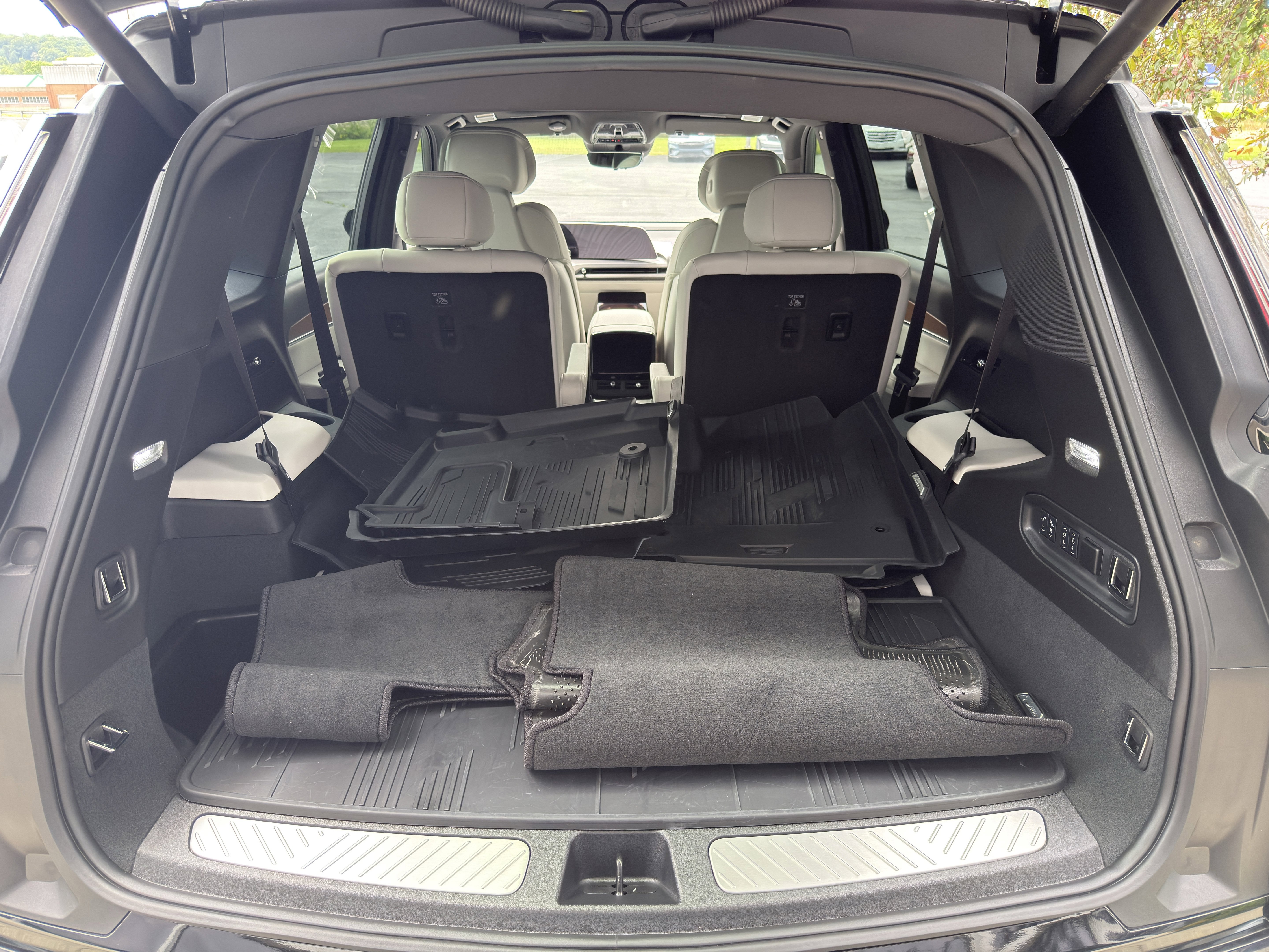 Used 2026 Cadillac Vistiq Sport w/ LPO, Floor Liner Package AWD/4WD image 8