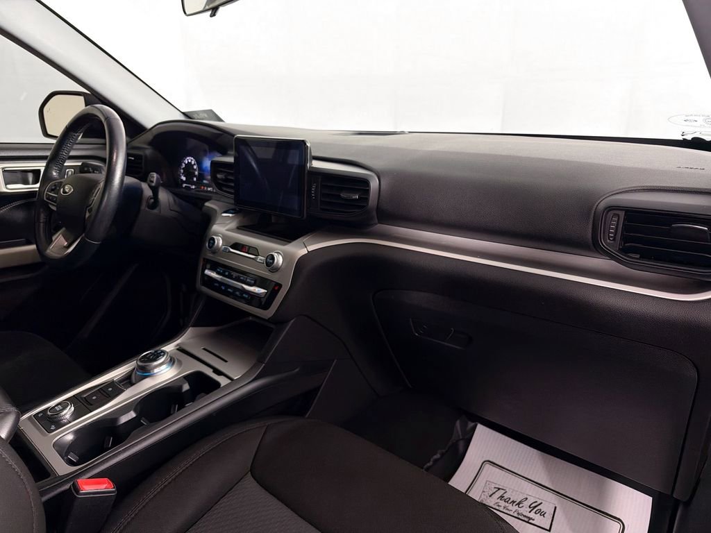 Used 2022 Ford Explorer XLT image 31