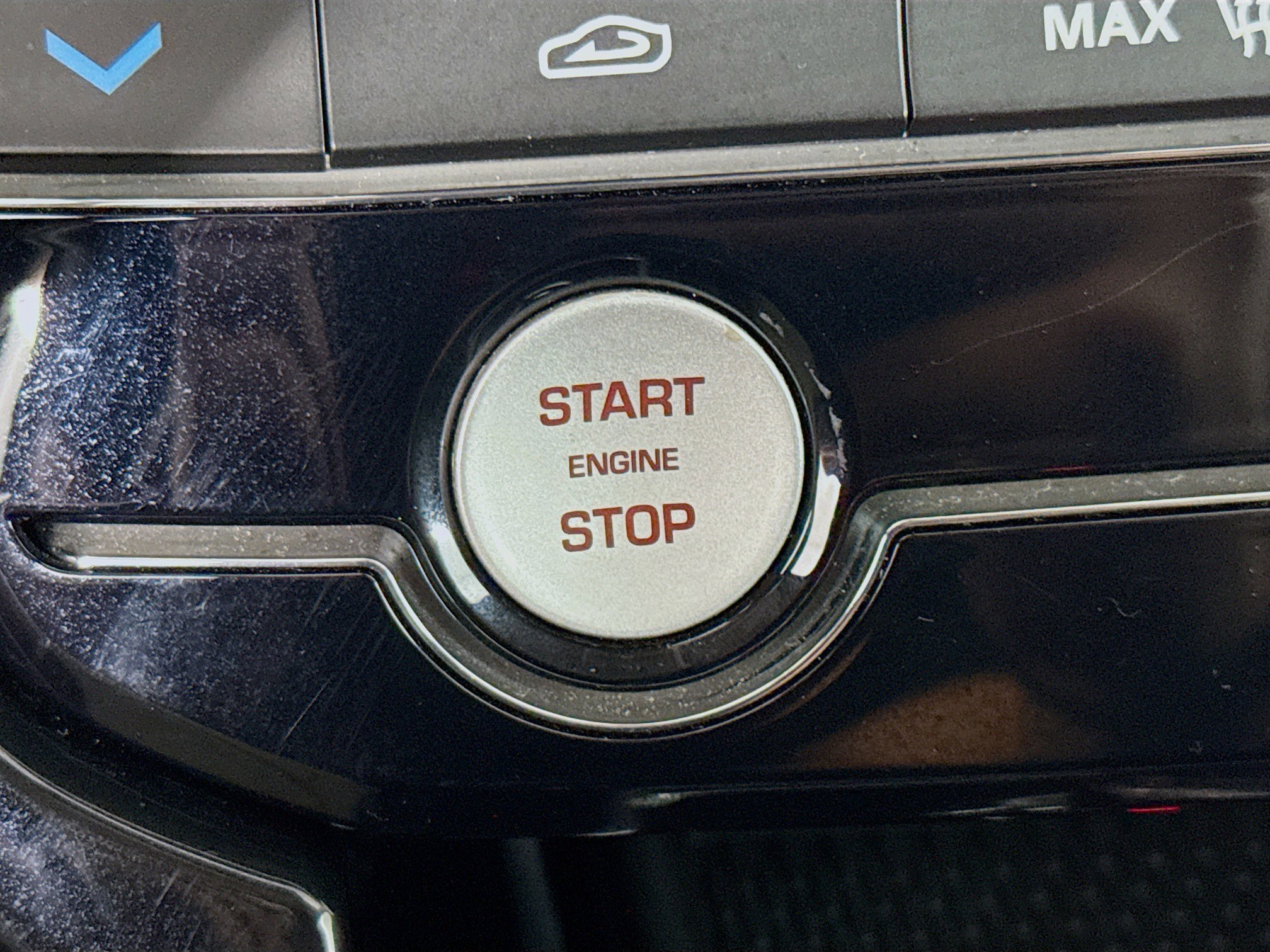 Used 2018 Jaguar XE Premium image 21