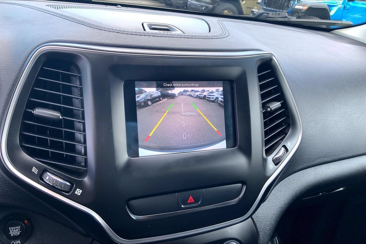 Used 2019 Jeep Cherokee Latitude Plus AWD/4WD image 27