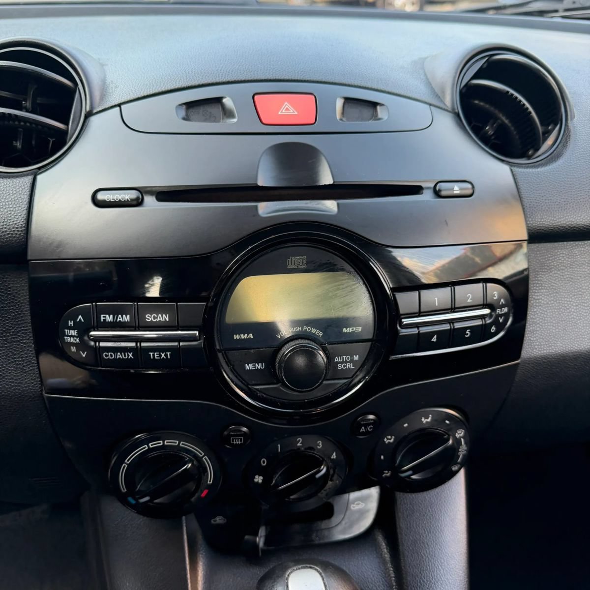 Used 2011 MAZDA MAZDA2 Touring FWD image 25