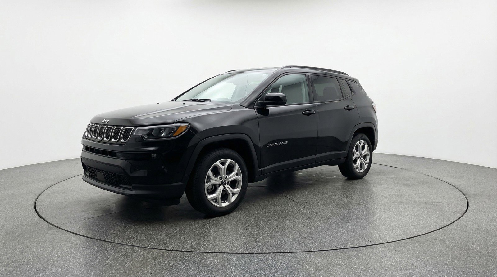 Used 2025 Jeep Compass Latitude AWD/4WD image 3